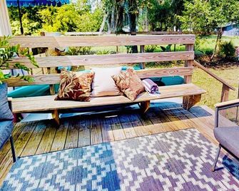 Spacious Southern Coastal Oasis On 1.5 Property With Kayaks, Bikes, Bbq! - Townsend - Patio