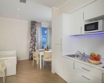 White Suite & Apartments - Bellaria-Igea Marina - Kuchnia