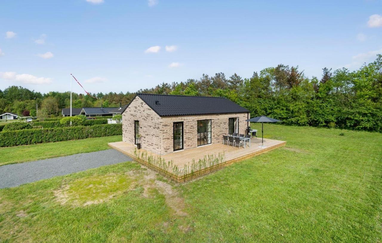 Awesome Home In Hovborg With Kitchen – Holsted