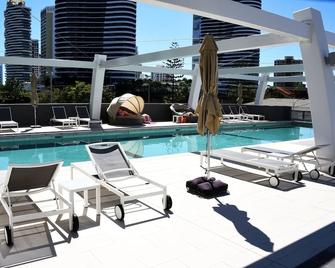 Pelicanstay in Broadbeach - Broadbeach - Piscină