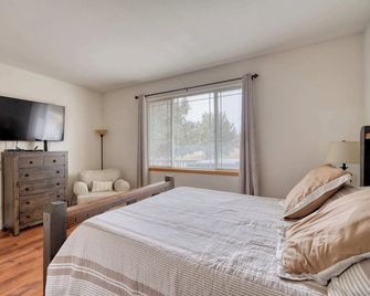 Hot-Tub - 4bdr - Located In Eagle Crest Resort - Redmond - Bedroom