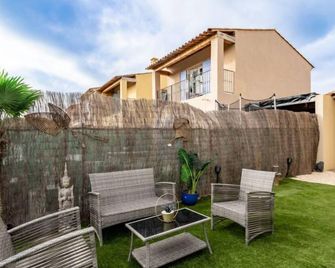 Holiday Home Domaine des fées by Interhome - Grimaud - Patio