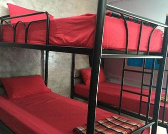 Funny Moon Hostel - Ko Pha Ngan - Bedroom