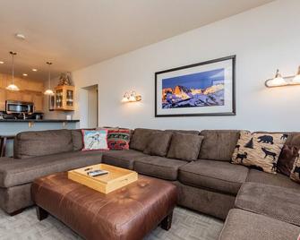 Juniper Springs Lodge # 203 - Mammoth Lakes - Living room