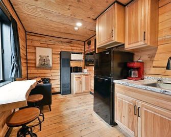 The Spot 2 Bear Bungalow on Buskey Bay of the Pike Chain of Lakes in Iron River, WI - Iron River - Kitchen