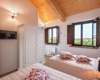 I Gelsi 12&2 by Marche Holiday Villas - Orciano di Pesaro - Bedroom