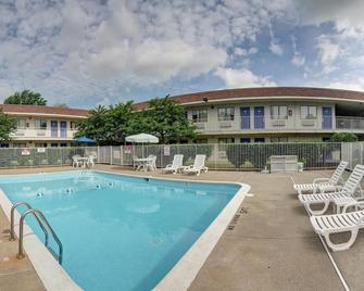 Motel 6-Amherst, Oh - Cleveland West - Lorain - Amherst - Piscina