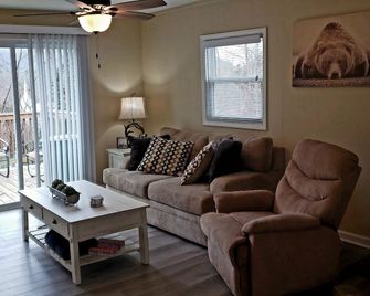 Black Rock Mountain Get Away - Clayton, Ga - Clayton - Living room