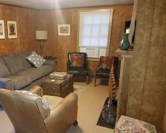 New River Gorge Bridge 5 Miles Away, Fayetteville, WV. 3 bedrooms and 2 1/2 bath - Fayetteville - Salon