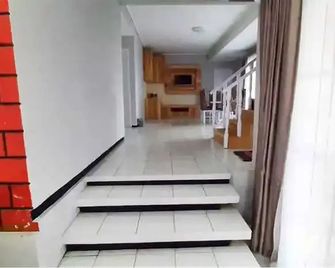 RedDoorz Syariah Plus @ Cipanas Cianjur - Cipanas - Couloir