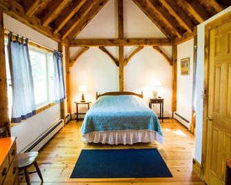 Picturesque Waterfront Cottage with Wraparound Screen Porch - Georgetown - Bedroom