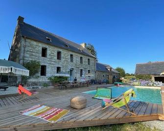 La Lande du Rest - Le Quillio Magnifique ancienne ferme de notables avec piscine chauffée - Uzel - Piscina