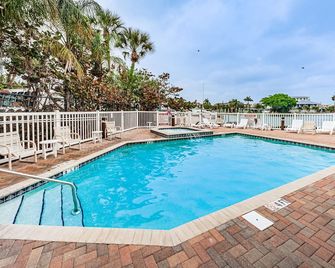 Waterfront Breeze Condo - Clearwater - Pileta