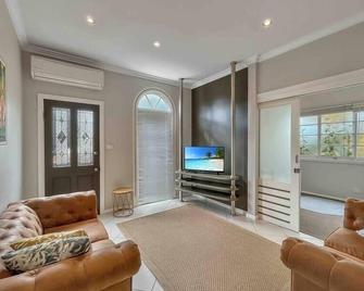 Apt 2 Brightside Apartments - City Center - Armidale