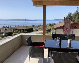 Luxury OceanView Home in Westview - Powell River - Balkón