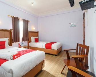 RedDoorz @ Parapat - Parapat - Bedroom