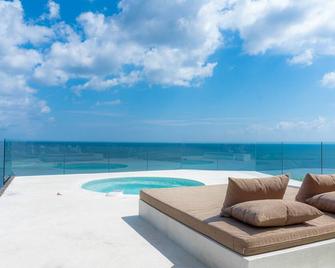 Biu Biu Resort Bali - South Kuta - בריכה