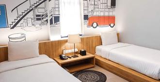 Triple Seven Bed & Breakfast - Bandung - Bedroom