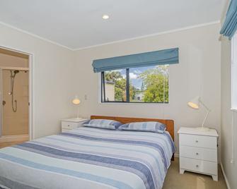 Kowhai Corner - Matarangi Holiday Home - Matarangi - Phòng ngủ