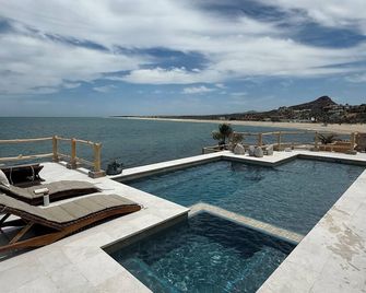 Beautiful Beachfront Hacienda - La Ribera - Pool