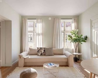 Løkka Suites I 2-Bedroom with Double Queen Room & Balcony - אוסלו - סלון