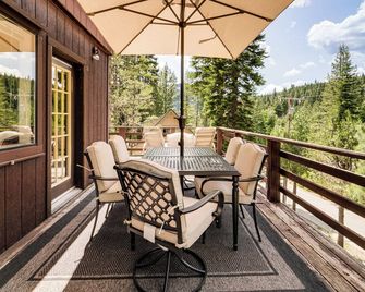 6 Mi to Downieville Downhill: Cabin w/ Mtn Views - Sierra City - Balcony
