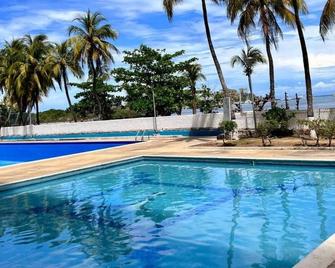 Seafrontapartment-Sleeps4-Pool-Parking-Garden - Porlamar - Pool