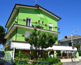 A three bed room in a family managed guest house - Jesolo - Gebouw
