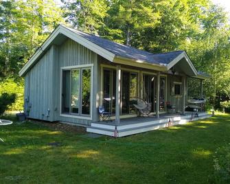 Beautiful Modern Cottage with Sauna on Lake Monomonac - Rindge - Edificio