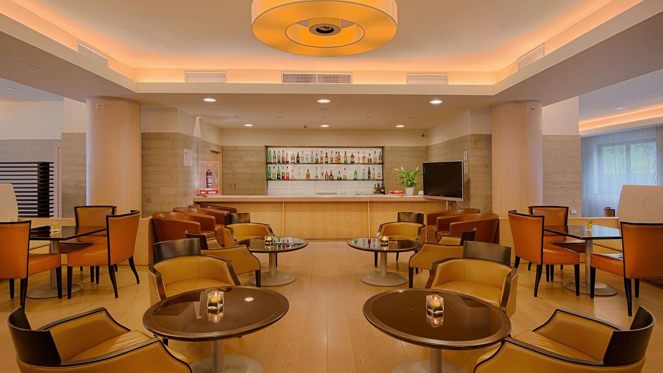 إن أكا ليناته