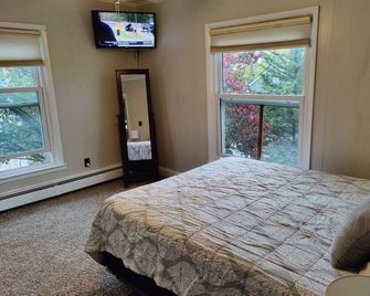 Nice quiet and safe place to stay you will enjoy, nice enclosed porch - Olathe - Schlafzimmer