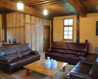 Beautiful residence near Beaune, two houses. Accommodation for 8 people. - Seurre - Sala de estar