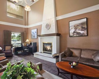 Travelodge Hotel by Wyndham Sudbury - Sudbury - Huiskamer