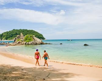 One Bedroom Holiday service apartment Naiharn beach - Rawai - Plaża