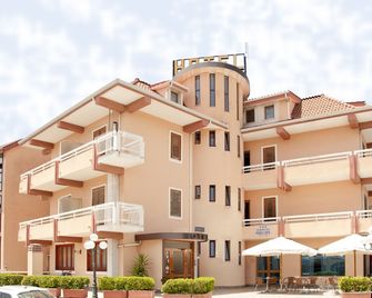 Aerhotel Phelipe - למציה טרמה - בניין