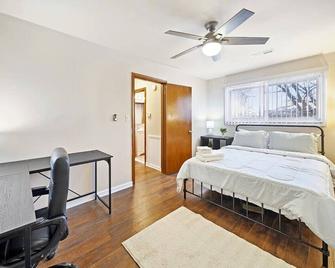 Modern Cozy 1 Bedroom Apartment in Shelby Township - Utica - Bedroom