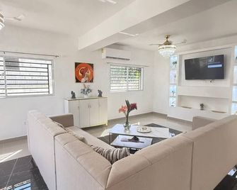Oasis in la Perla del Sur with Pool - Barahona - Salon