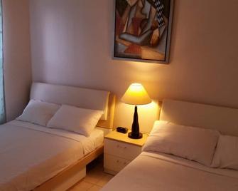 Dragon Gate Inn - Toronto - Bedroom