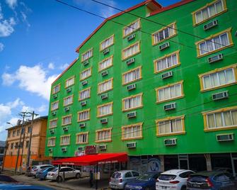 Metro Hotel Couva - Couva - Edificio