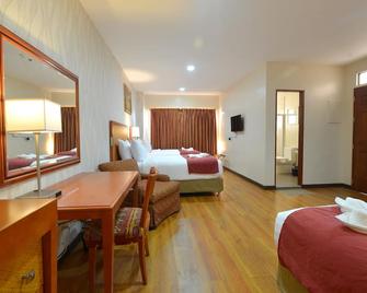Royal Suites Condotel - Kalibo - Bedroom
