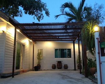 House on Haad Chao Samran (Pak-Bon) - Ban Hat Chao Samran Nai - Building