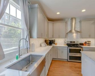Music City Finest in Edgehill 2500 Square Feet - Nashville - Cocina