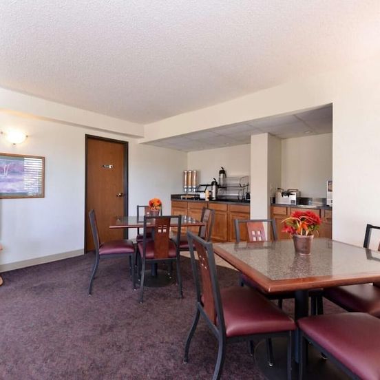 Executive Plus Inn & Suites image 1