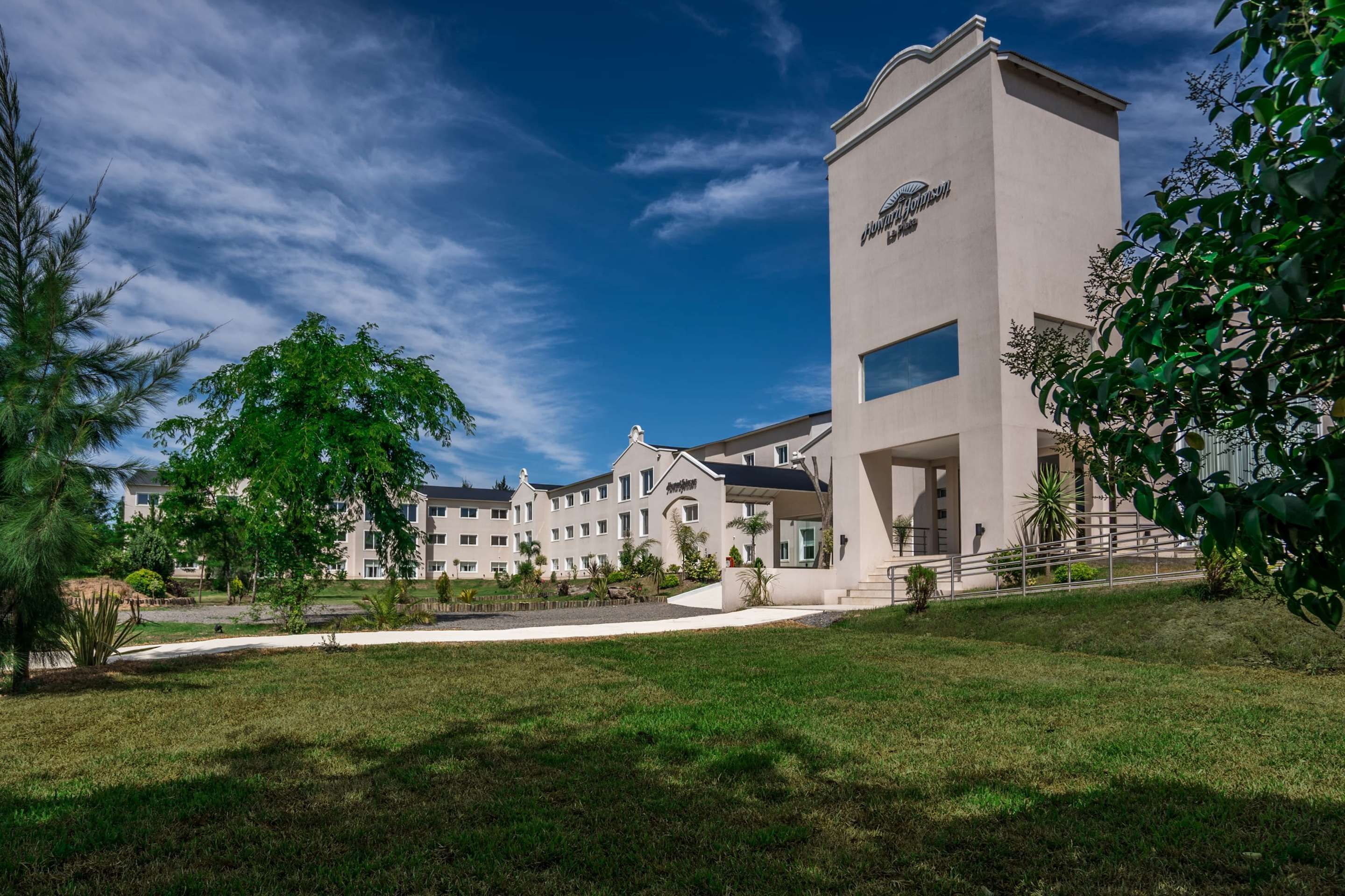 Howard Johnson by Wyndham La Plata - La Plata - Edificio