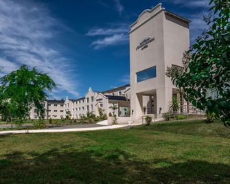 Howard Johnson by Wyndham La Plata - La Plata - Edificio