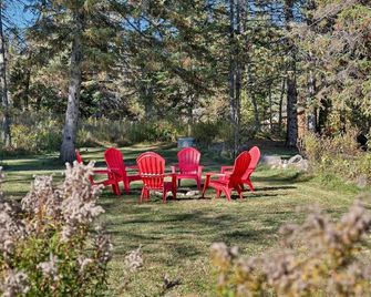 Cozy Cascade Adirondack Cabin - Lake Placid - Patio