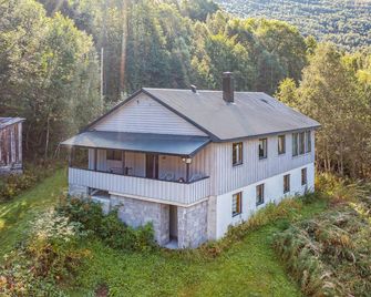 Beautiful Home In Jostedal With Kitchen - Jostedal - Building