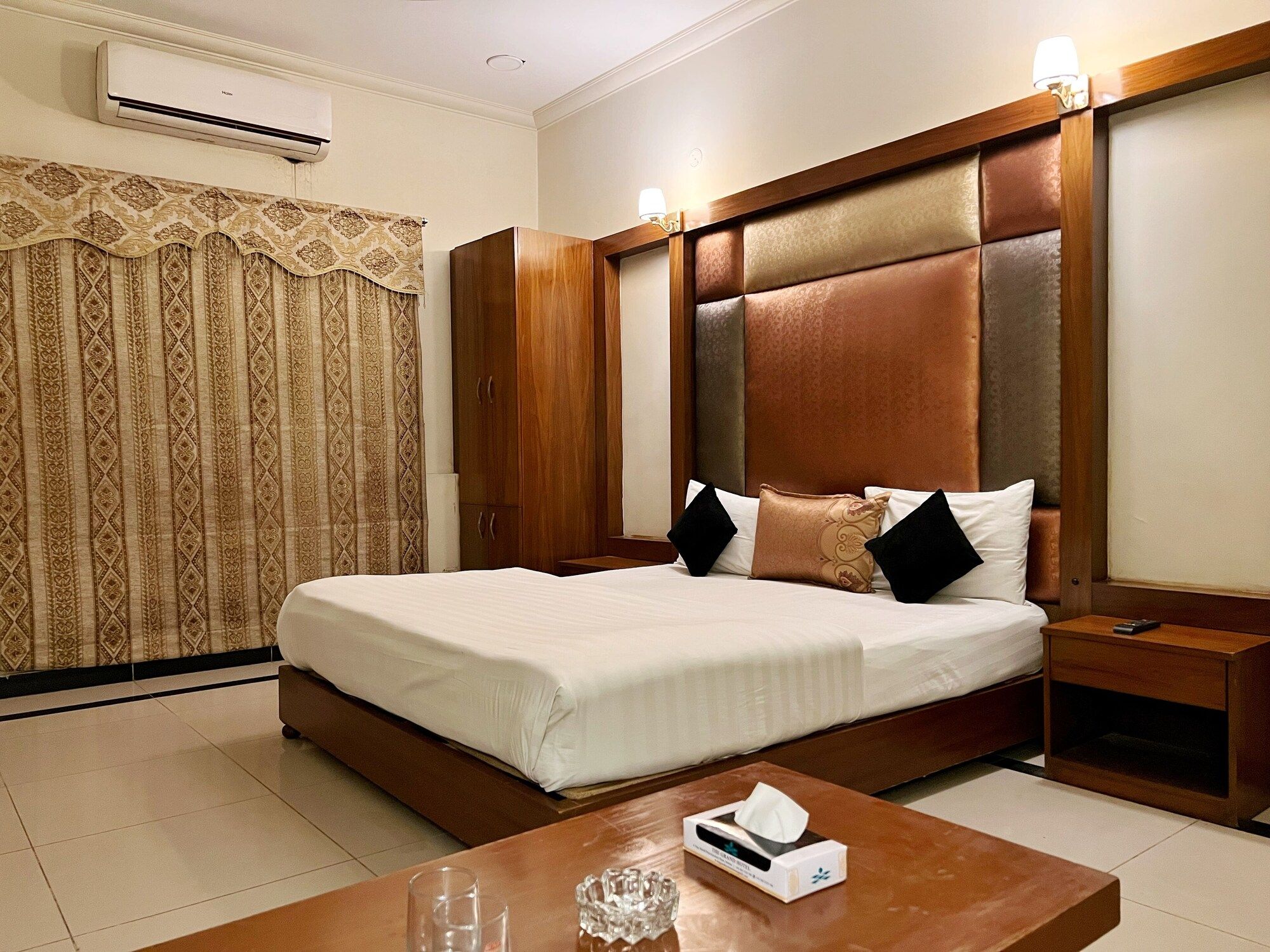 The Grand Hotel Multan - Multān - Bedroom