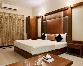 The Grand Hotel Multan - Multān - Bedroom