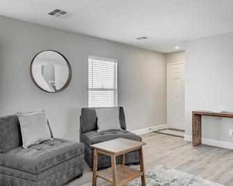 3-bedroom house in beautiful Summerlin - לאס וגאס - סלון